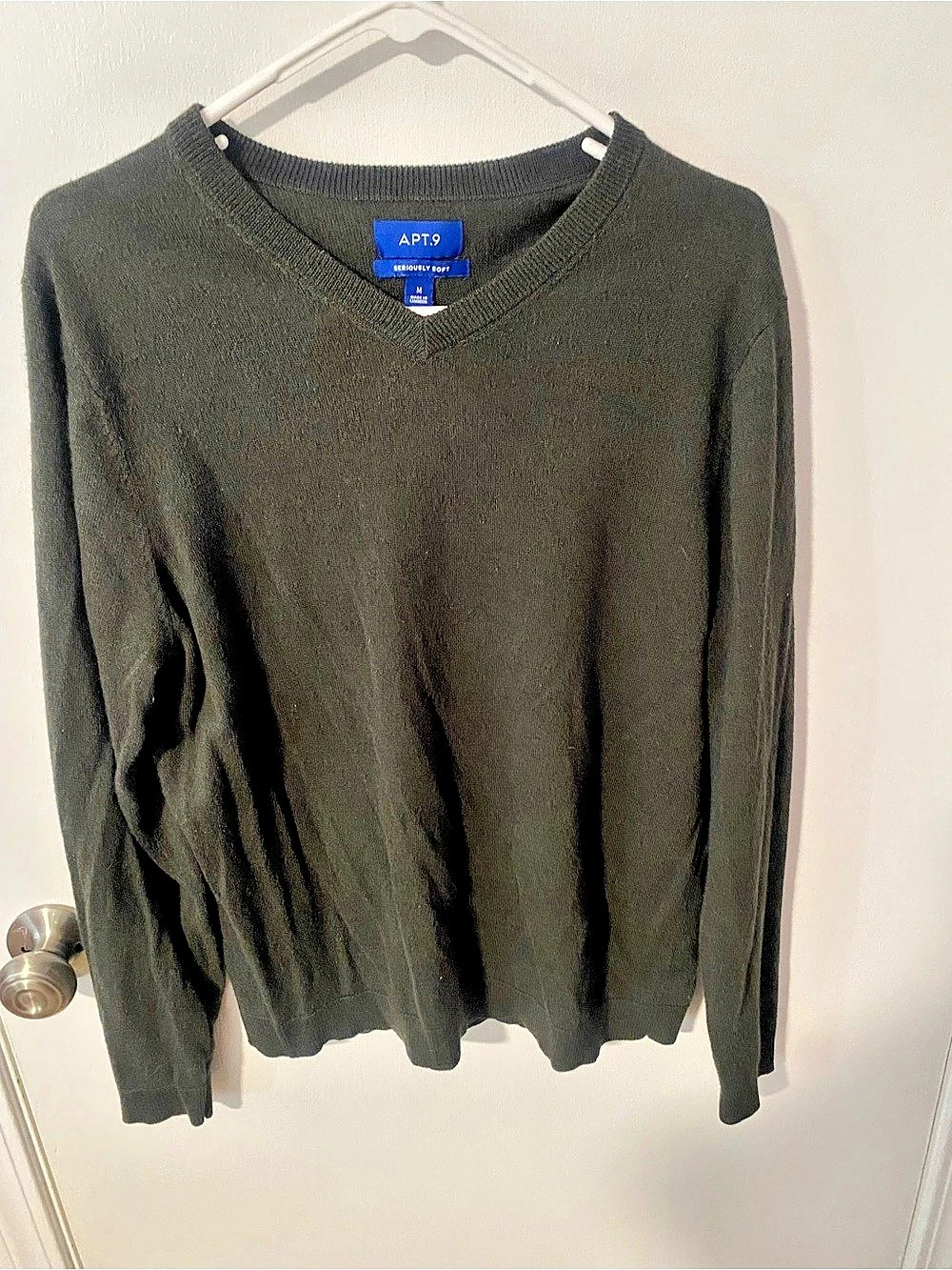 APT 9 Men’s V-Neck Sweater in Dark Green Size Medium